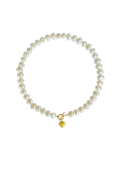 Love Pearl Halskette mit goldenem Herzanhänger