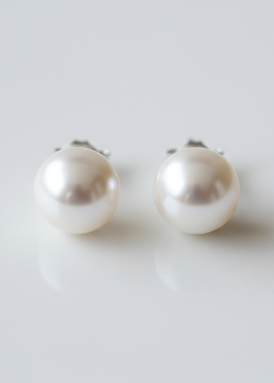 Shinier Than Pearl Ohrstecker – Cool White