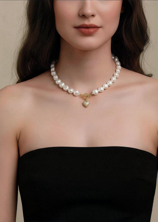 Love Pearl Halskette mit goldenem Herzanhänger