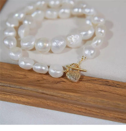 Love Pearl Halskette mit goldenem Herzanhänger