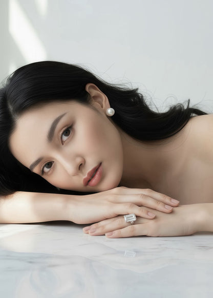 Shinier Than Pearl Ohrstecker – Cool White