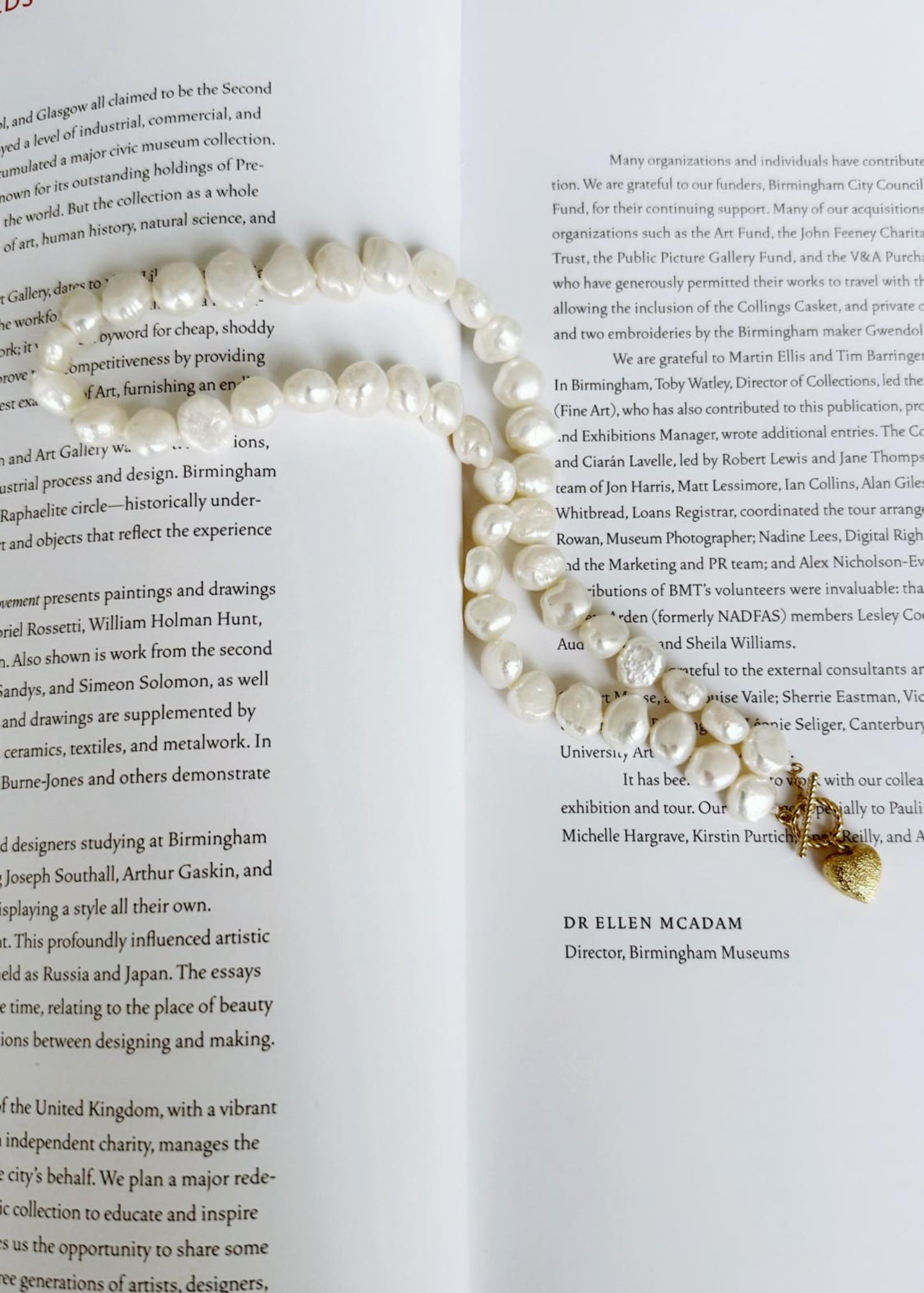 Love Pearl Halskette mit goldenem Herzanhänger