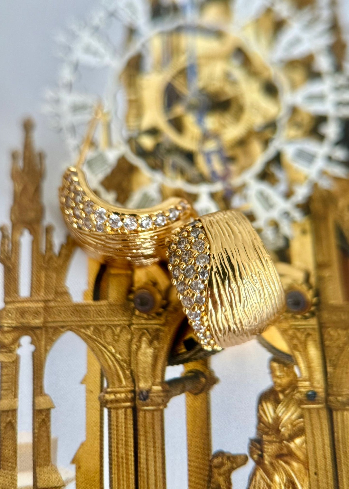 Muse Ohrstecker in Gold