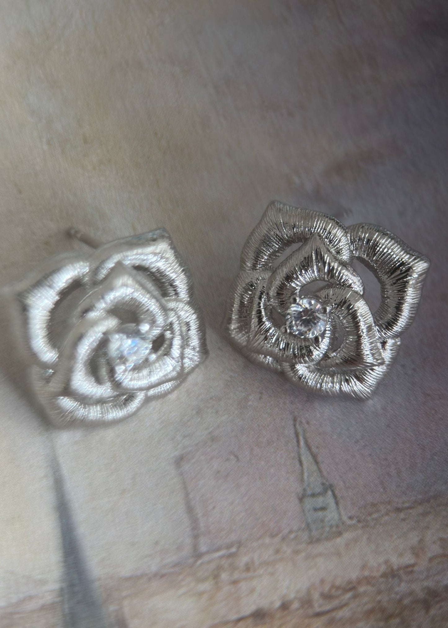 Iron Rose Ohrstecker in Silber