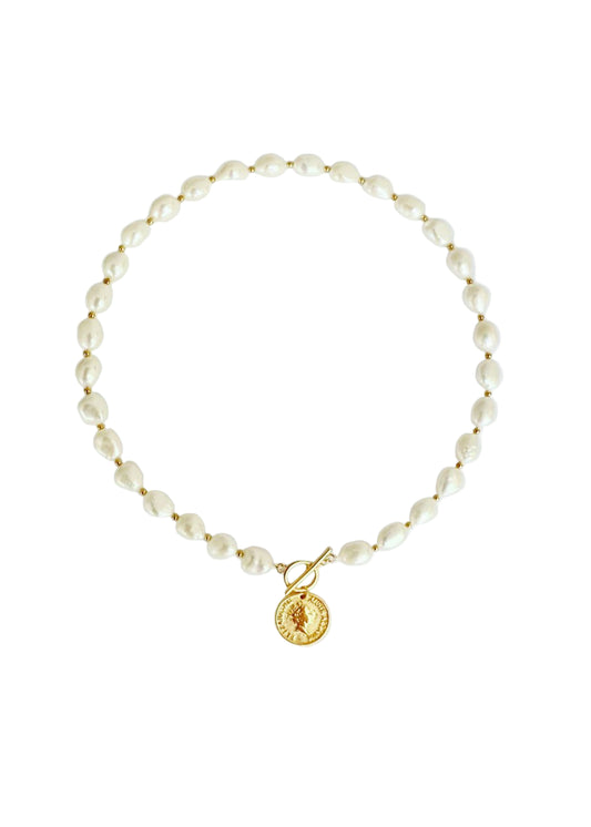Queen's Coin – Barockperlenkette mit Goldanhänger